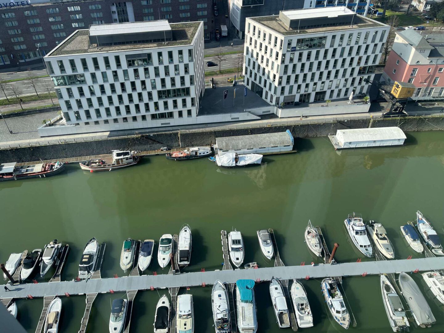 Im Zollhafen unser Büro