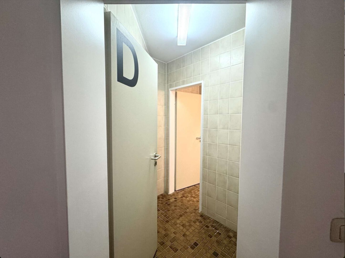 Damen WC Keller