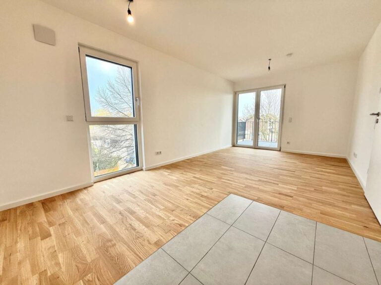 Wohnzimmer mit offener Küche